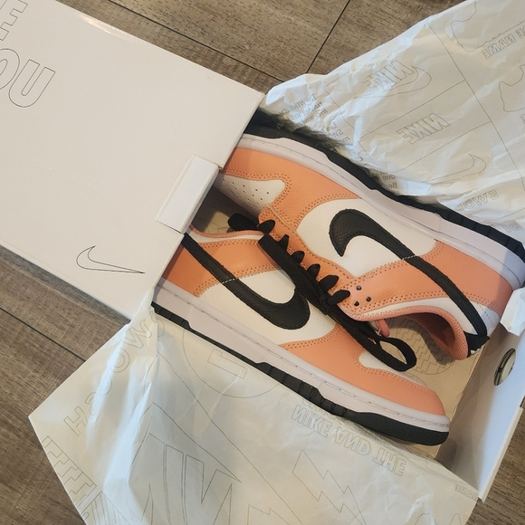 Nike Dunk Low Womens Sz 6 - Picture 1 of 5